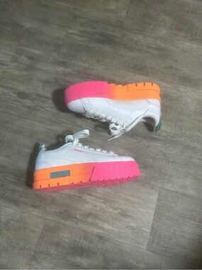 PUMA Mayze Playform Sneakers Size 5 “NWOT”